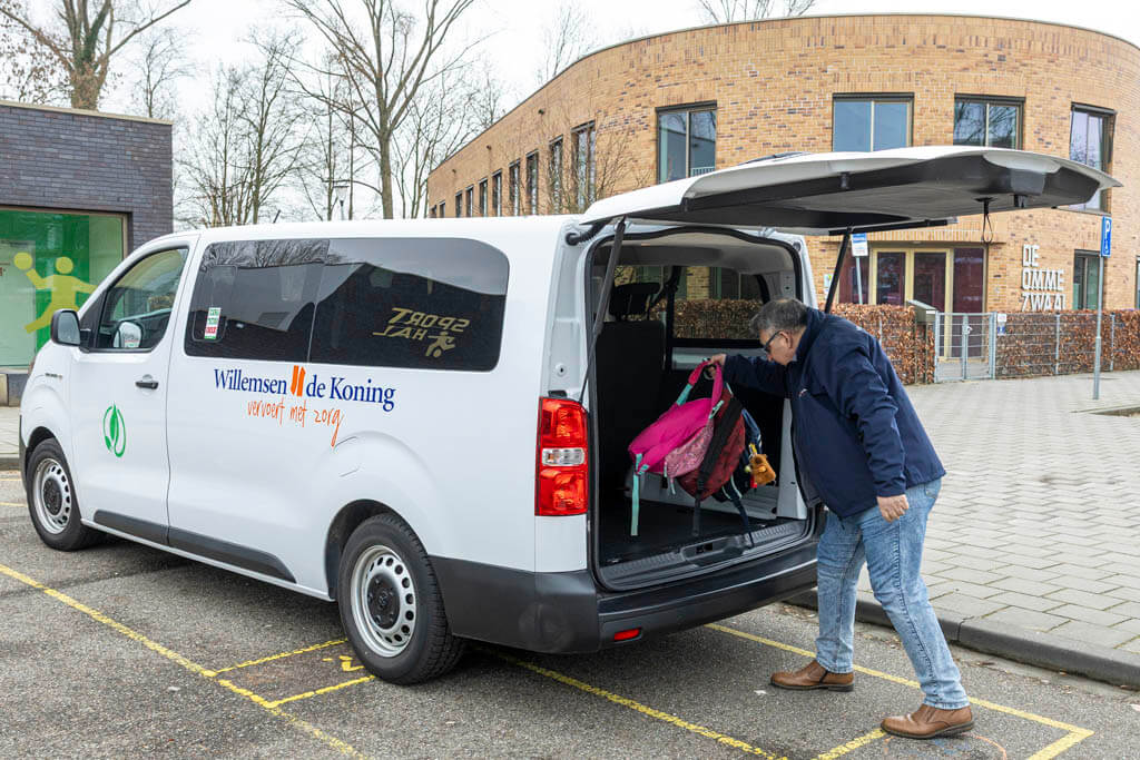 Vacature: Chauffeur leerlingenvervoer regio Houten en Vianen – Parttime (15–20 uur per week)