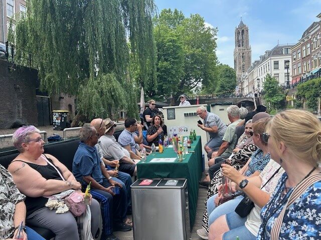 Chauffeurs genieten van rondvaart door de Utrechtse grachten